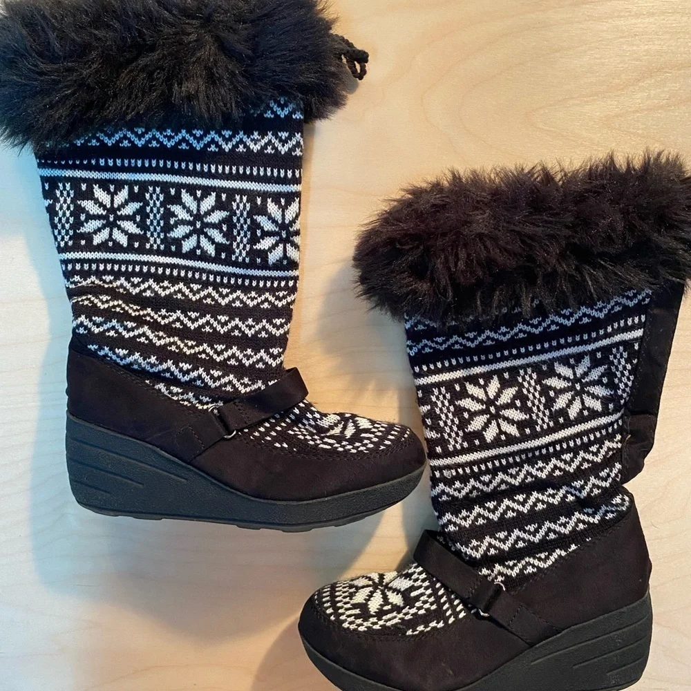 Red Camel Summit Black White Knit Snowflake Wedge Boot size 8M (GO)